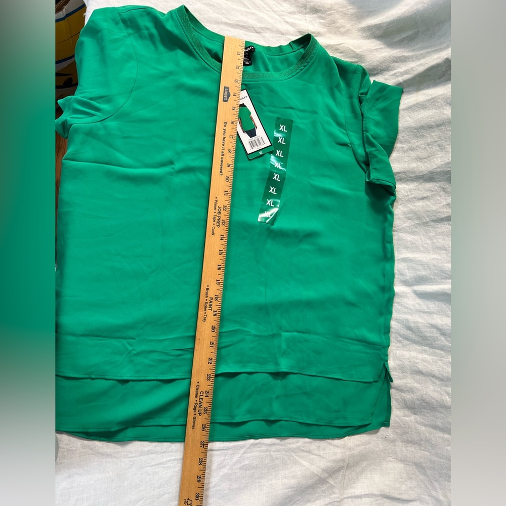 Vibrant Green Short Sleeve Women's Top - Picture 12 of 13